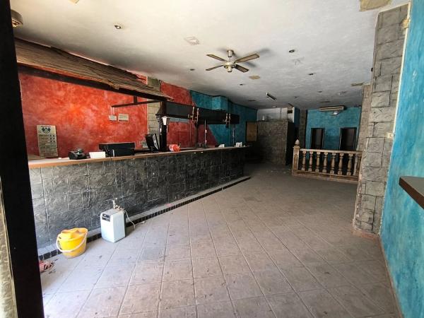 Local en calle Pintor Velazquez, 4