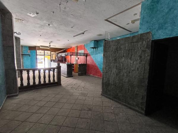 Local en calle Pintor Velazquez, 4