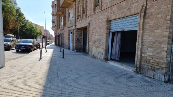 Local en calle Germans Navarro Caracena, 131