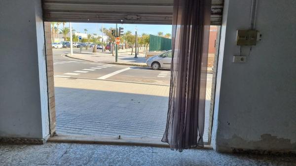 Local en calle Germans Navarro Caracena, 131