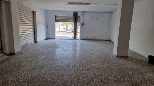 Local en calle Germans Navarro Caracena, 131