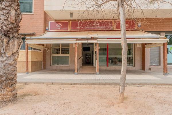 Local en Las Bayas-Asprillas