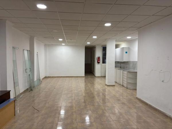 Local en Barrio Carrús Este