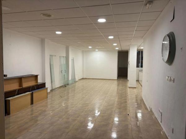 Local en Barrio Carrús Este