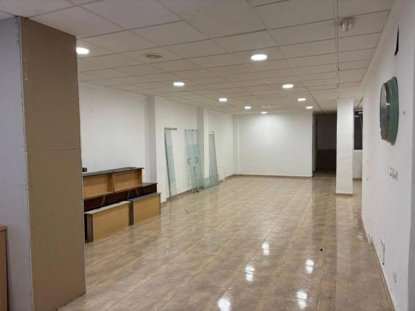 Local en Barrio Carrús Este