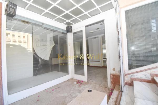 Local en plaza Maestro Quislant