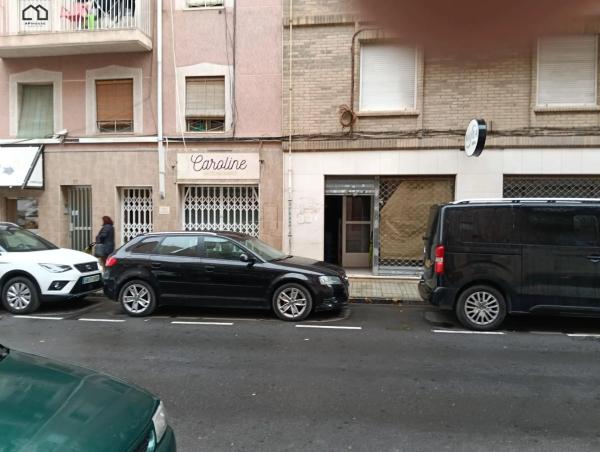 Local en Barrio Carrús Este