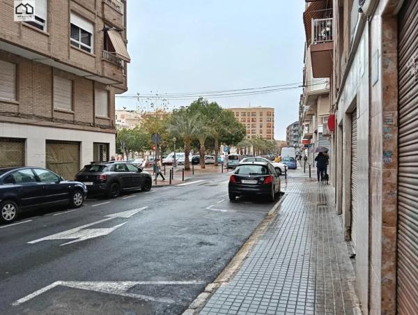 Local en Barrio Carrús Este