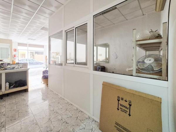 Local en calle Guillem Santacilia