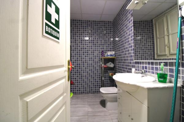 Local en avenida Santiago Bernabéu, 3