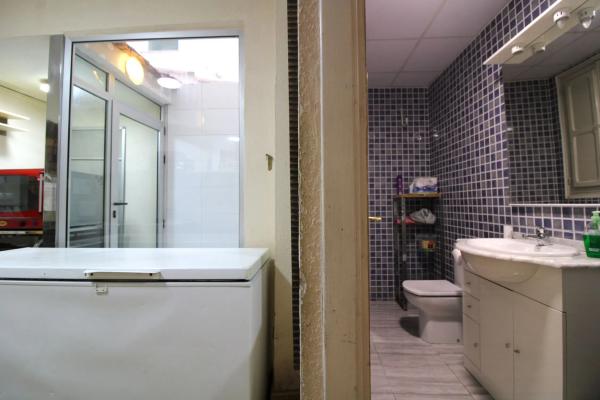 Local en avenida Santiago Bernabéu, 3