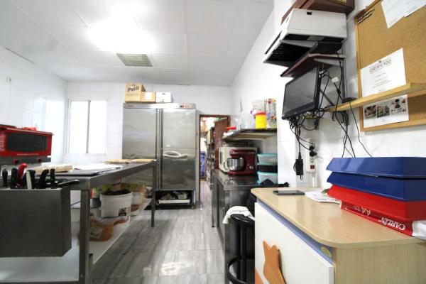 Local en avenida Santiago Bernabéu, 3