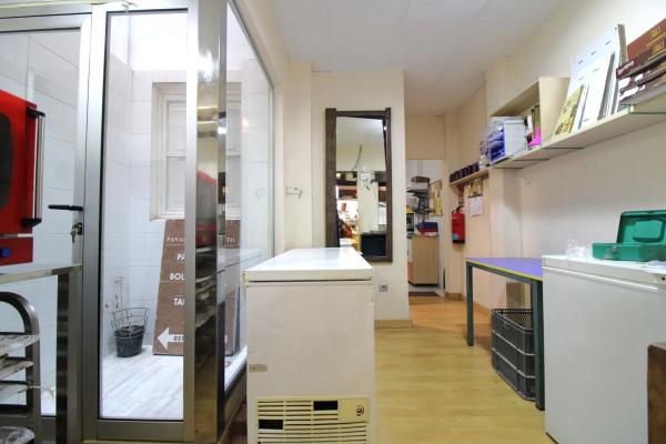 Local en avenida Santiago Bernabéu, 3