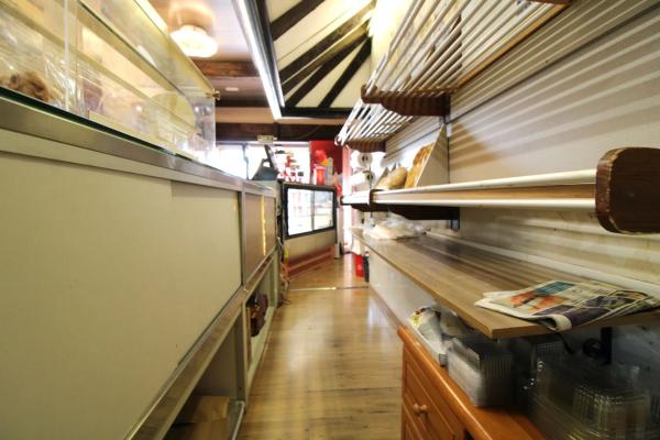 Local en avenida Santiago Bernabéu, 3