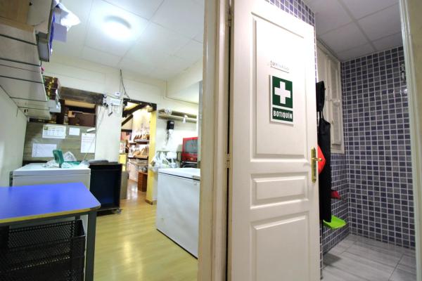 Local en avenida Santiago Bernabéu, 3