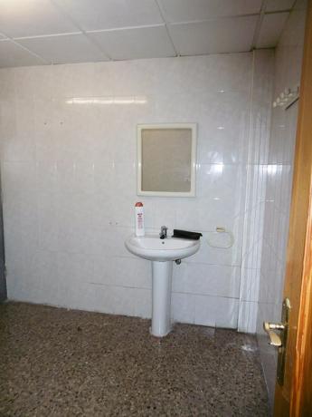 Nave en Barrio San Crispín