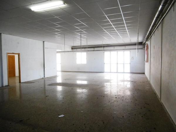 Nave en Barrio San Crispín