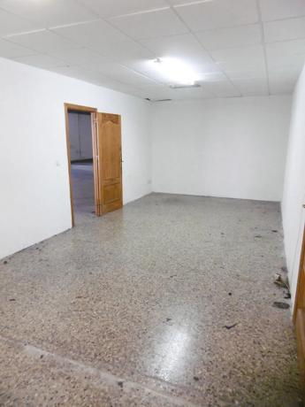 Nave en Barrio San Crispín