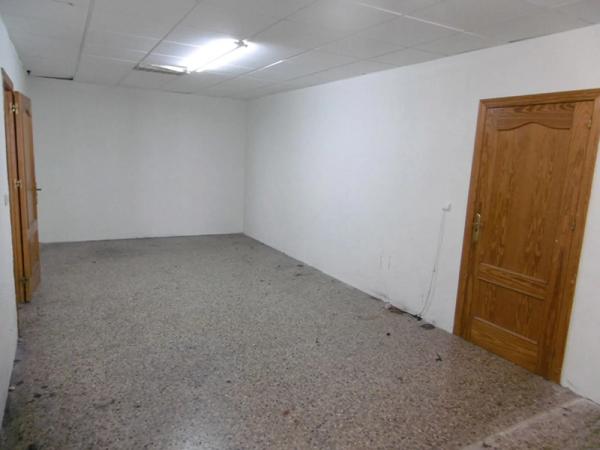 Nave en Barrio San Crispín