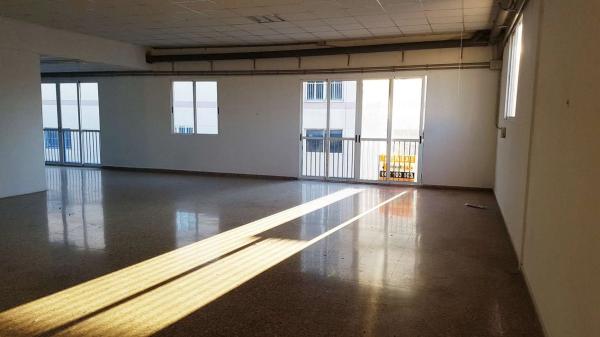 Nave en Barrio San Crispín