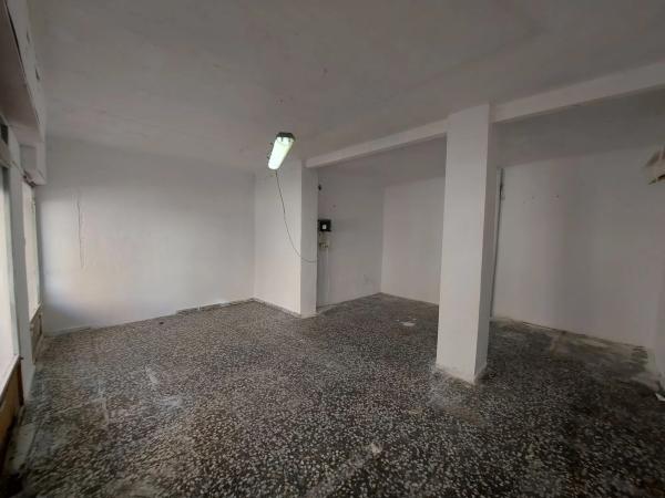 Local en calle Germans Navarro Caracena