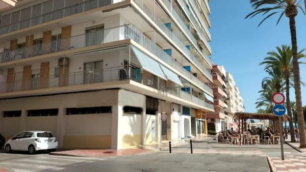 Local en avenida Alcalde Francisco Conejero Bas, 1