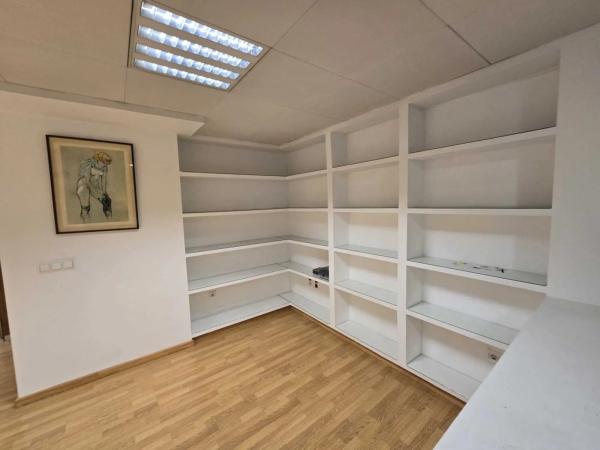 Local o nave en calle Blas Valero