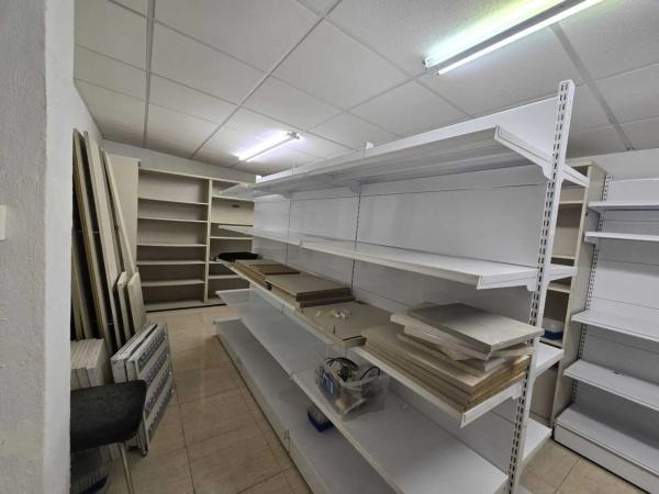 Local o nave en calle Blas Valero