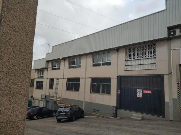 Nave en Barrio San Crispín