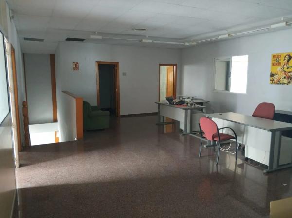 Nave en Barrio San Crispín