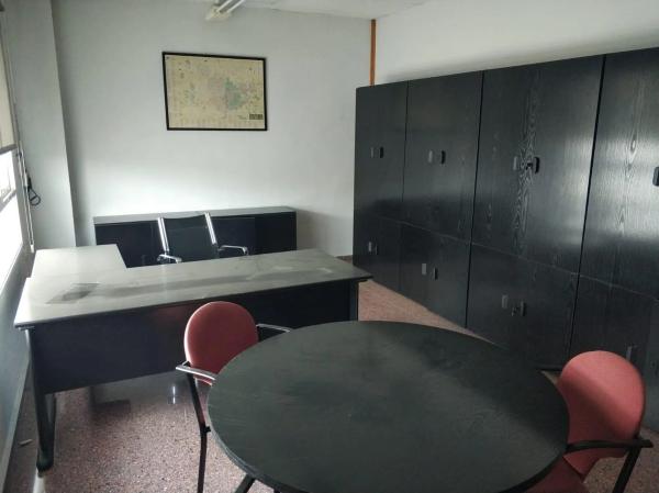 Nave en Barrio San Crispín