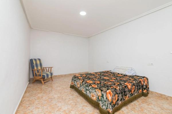 Local en La Hoya-Daimes-El Derramador