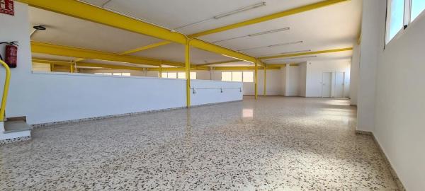 Nave en Barrio Toscar