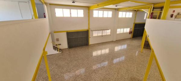 Nave en Barrio Toscar