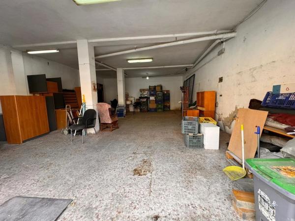 Local en calle Felipe Moya