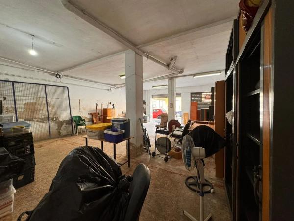 Local en calle Felipe Moya