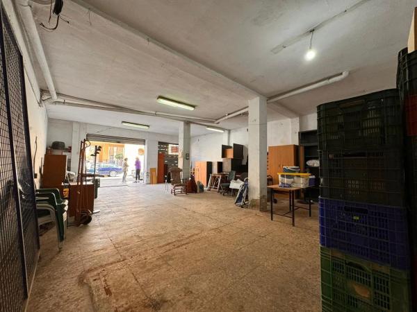 Local en calle Felipe Moya