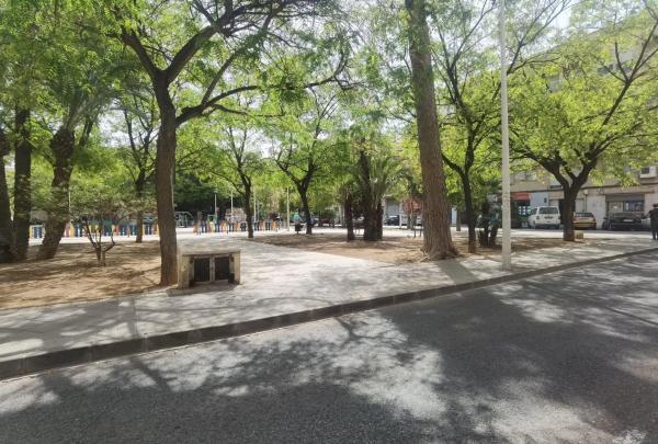 Local en calle Felipe Moya