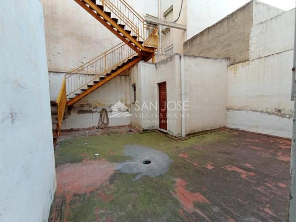 Local en Barrio Carrús Oeste