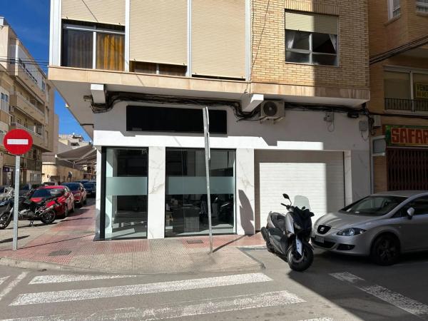 Local en calle Espoz y Mina, 32