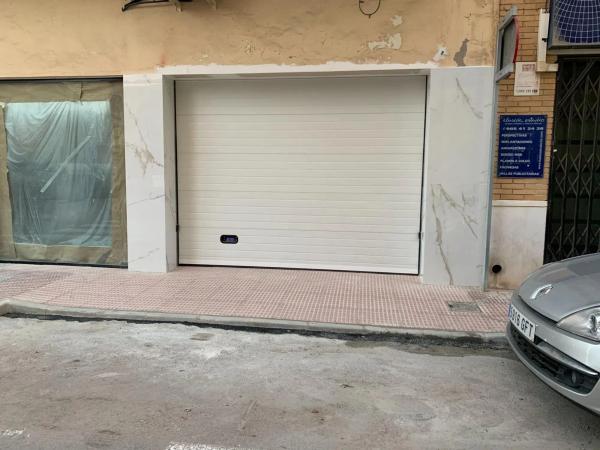 Local en calle Espoz y Mina, 32