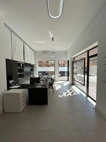 Local en calle Espoz y Mina, 32