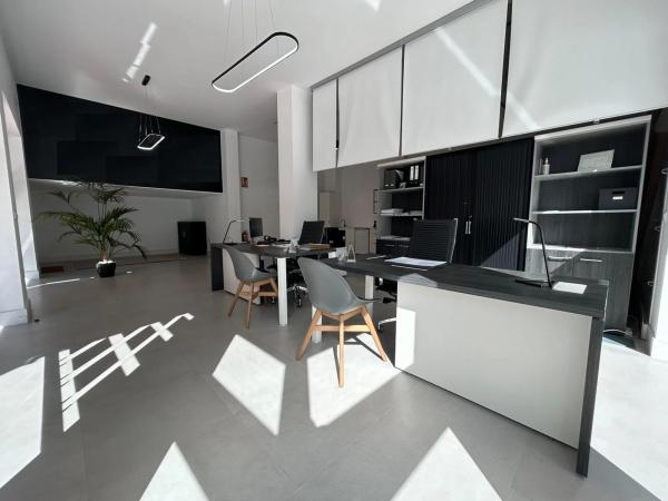 Local en calle Espoz y Mina, 32