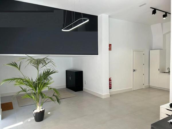 Local en calle Espoz y Mina, 32