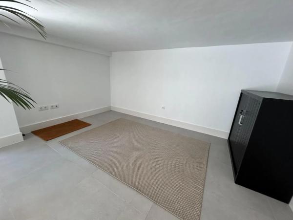 Local en calle Espoz y Mina, 32