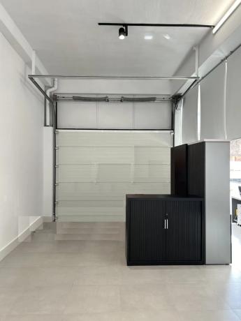 Local en calle Espoz y Mina, 32