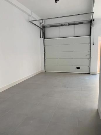 Local en calle Espoz y Mina, 32