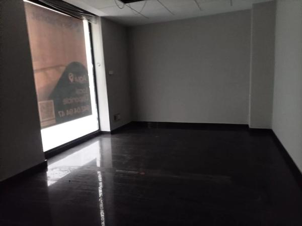 Local en calle Muelle, 27