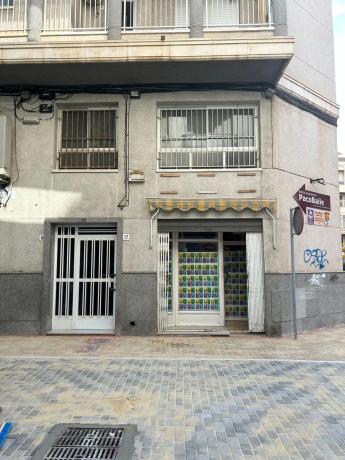 Local en calle Hernán Cortés, 15
