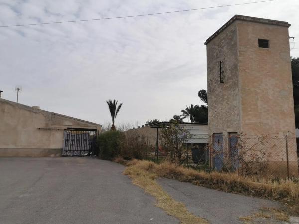 Nave en Algoda-Matola-Llano de San José